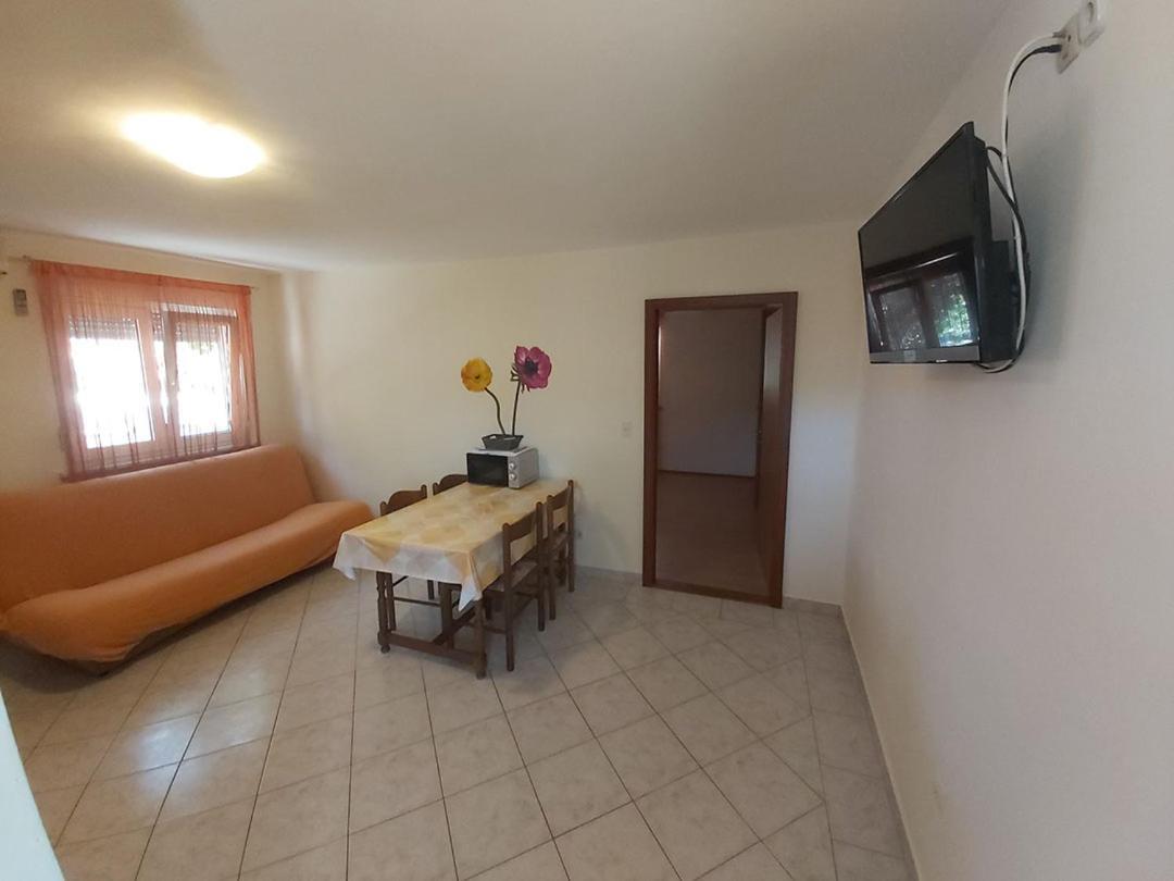 Apartments Elvir נין מראה חיצוני תמונה
