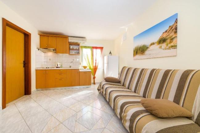 Apartments Elvir נין מראה חיצוני תמונה