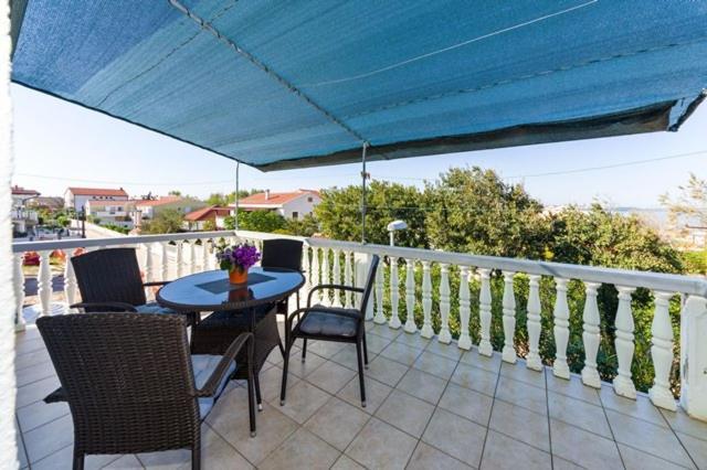 Apartments Elvir נין מראה חיצוני תמונה