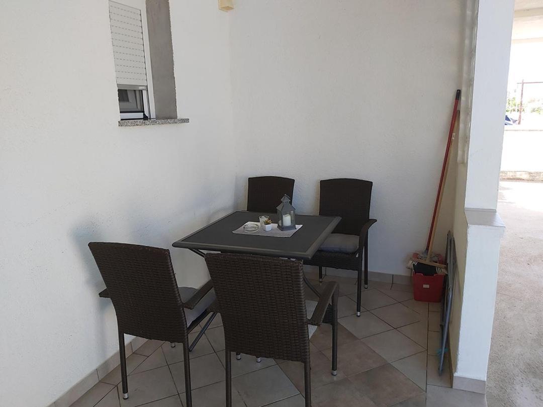Apartments Elvir נין מראה חיצוני תמונה