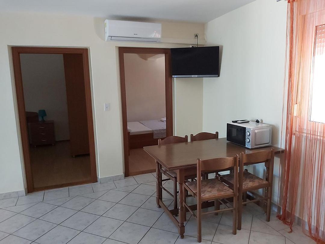 Apartments Elvir נין מראה חיצוני תמונה