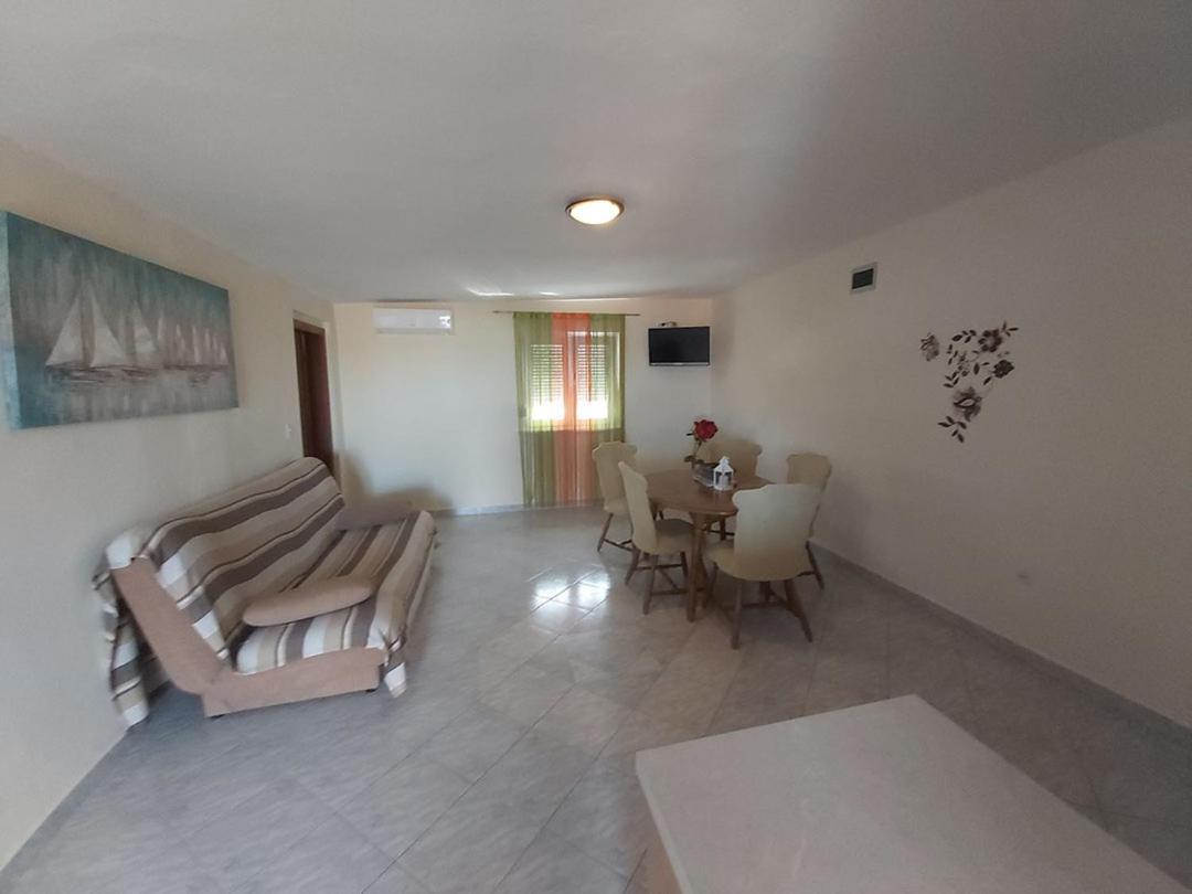 Apartments Elvir נין מראה חיצוני תמונה